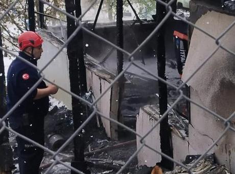 Prefabrik evde yangın faciası: 2 çocuk hayatını kaybetti