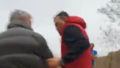 Sisler içinde ölümden kaçış! Jandarmanın sireni hayatlarını kurtardı