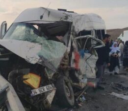 SON DAKİKA TRAFİK KAZASI HABERLERİ: Van’da korkunç kaza! 6 kişi öldü, 8 kişi yaralandı