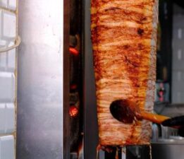 Tavuk döner teyakkuzu! Skandal görüntüler sonrası Bakan Yumaklı’dan ilk açıklama