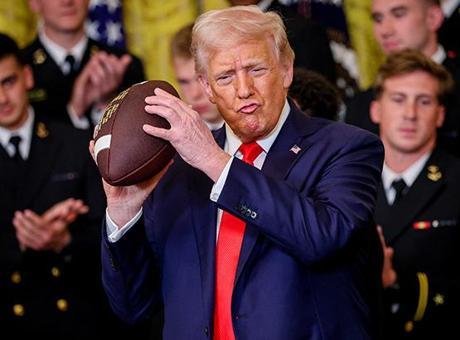 Trump kesenin ağzını açtı! Gönüllü olarak ABD’den ayrılacak düzensiz göçmenlere para ve uçak bileti