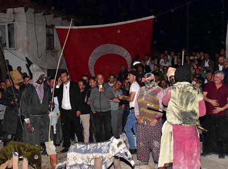 200 yıllık gelenek! Yemiş ağaçlı, kafataslı Hıdırellez şenliği
