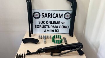 Adana’da bir evde kalaşnikof ve 2 pompalı tüfek ele geçirildi