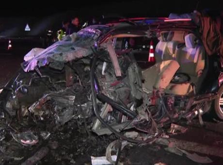 Ankara-Niğde Otoyolu’nda iki otomobilin çarpıştı! 4 ölü 1 yaralı