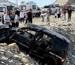Araç şarampole devrildi! 3 kişi öldü, 3 kişi yaralandı