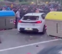 Aracıyla taraftarların arasına daldı: 13 yaralı