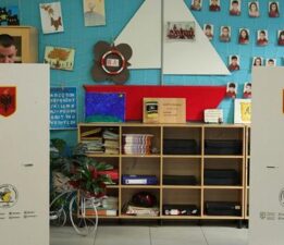 Arnavutluk’taki genel seçimde oy kullanma işlemi başladı