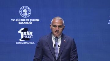 Bakan Ersoy, Bir Şiir Bir Hayat Canım İstanbul sergisinin açılışında açıklamalarda bulundu