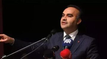 Bakan Kacır, Esenler Gençlik Merkezi’nde açıklamalarda bulundu