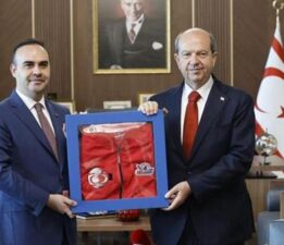 Bakan Kacır KKTC Cumhurbaşkanı Tatar ile bir araya geldi