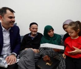 Bakan Kurum’dan depremzede aileye ziyaret: Sözümüzü tutacağız