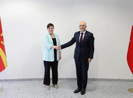 Bakan Şimşek, Kuzey Makedonyalı mevkidaşı ile bir araya geldi
