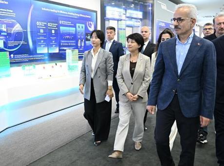 Bakan Uraloğlu teknoloji devleriyle bir araya geldi