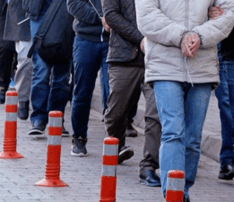 Bakan Yerlikaya duyurdu: Göçmen kaçakçılarına operasyon
