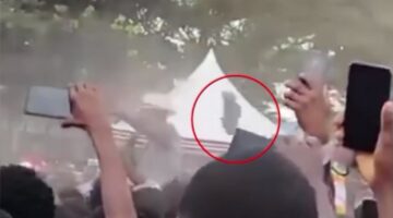 Başbakana ayakkabılı saldırı
