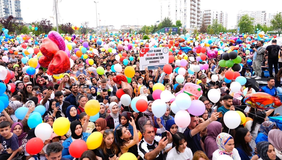Binlerce kişi kanseri yenen Ali Asaf için balon uçurdu