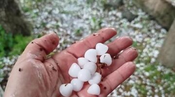 Bir anda dolu bastırdı kazayı da beraberinde getirdi