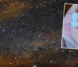 Bir anda misket büyüklüğünden dolu yağdı! Sürücüler zor anlar yaşadı