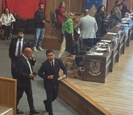 Bodrum’da olağan meclis toplantısında kendilerine söz verilmeyen AK Partililer salonu terk etti