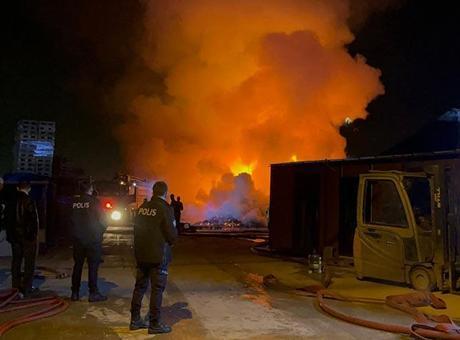 Bursa’da palet fabrikasında korkutan yangın