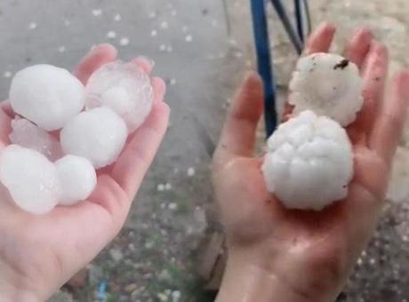 Ceviz büyüklüğünde! Dakikalar içinde her yer beyaza büründü