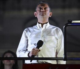CHP Genel Başkanı Özel Beyazıt Meydanı’ndaki mitingde açıklamalarda bulundu