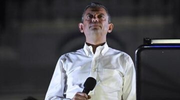 CHP Genel Başkanı Özel Beyazıt Meydanı’ndaki mitingde açıklamalarda bulundu