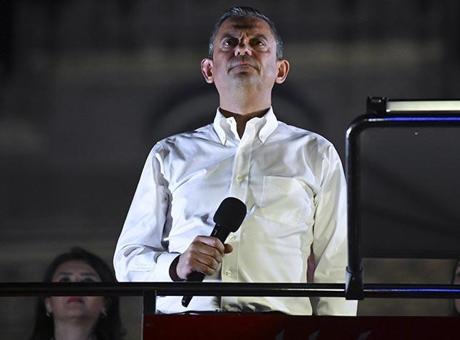 CHP Genel Başkanı Özel Beyazıt Meydanı’ndaki mitingde açıklamalarda bulundu
