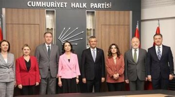 CHP Genel Başkanı Özel DEM Parti heyeti ile bir araya geldi