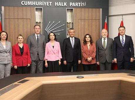 CHP Genel Başkanı Özel DEM Parti heyeti ile bir araya geldi