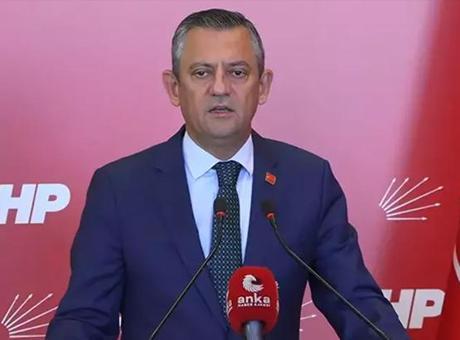 CHP Lideri Özel, İstanbul İl Başkanlığı önünde konuştu! ‘Gün sindirme günü değildir’