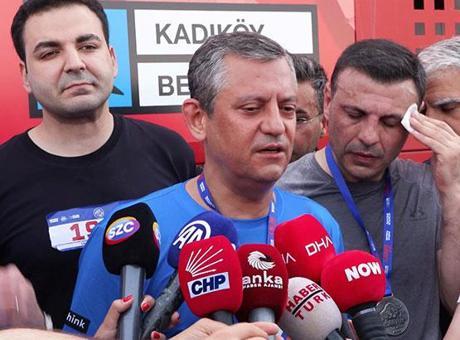 CHP lideri Özgür Özel Kadıköy’deki Halk Koşusu’na katıldı