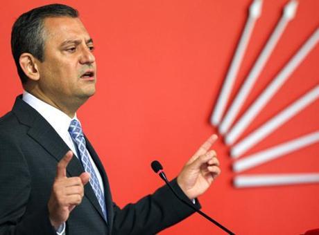 CHP Lideri Özgür Özel, parti genel merkezi önünde konuştu: ‘Hiçbir rakibimize mal etmiyorum’