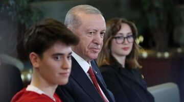 Cumhurbaşkanı Erdoğan, gençler ve milli sporcularla bir araya geldi