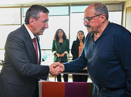 Cumhurbaşkanı Yardımcısı Yılmaz’dan Sırrı Süreyya Önder için taziye ziyareti