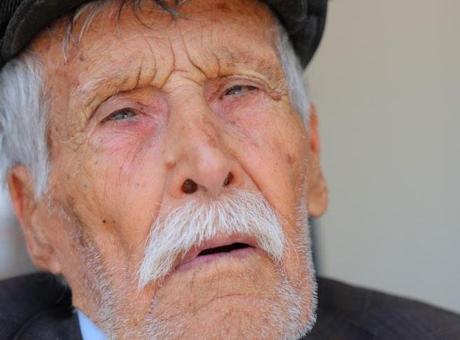 Cumhuriyet’le yaşıt! Kimliğini gören şaşkına dönüyor: 5-6 kişiyi güreşerek yıkardım