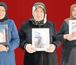 DEM Parti binası önünde evlat nöbetindeki anneler Milliyet’e konuştu: ‘Anneler Günü’nde evladımıza kavuşalım’