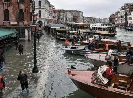 Depremi tetikleyebilir! Venedik’te büyük endişe: Batıyor
