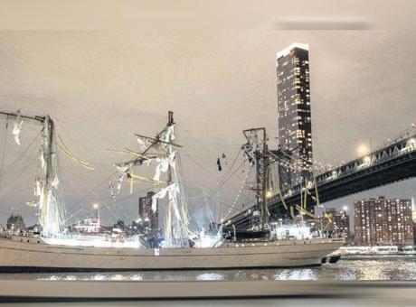 Donanma gemisi, New York’ta Brooklyn Köprüsü’ne çarptı! Dostluk turu ‘ölüm’le bitti