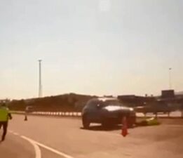 ‘Dur’ ihtarına uymayıp polise çarptı, saklandığı menfezde yakalandı