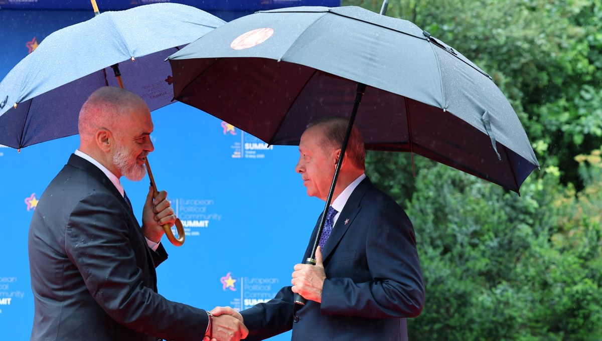 Edi Rama’nın ayakkabıları dikkat çekti! Erdoğan takılmadan edemedi