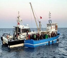 Ekipler balıkçı teknesinde gördüklerine inanamadı! Tam 92 kaçak göçmen