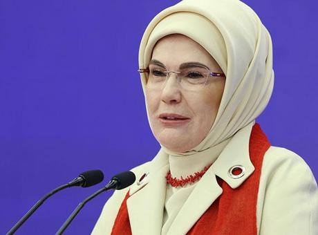 Emine Erdoğan: Sanatlarımızın eriyip gitmelerine izin vermemeliyiz