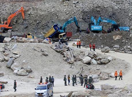Endonezya’da taş ocağında göçük: 10 ölü