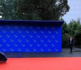 Erdoğan’ın da katıldığı Tiran’daki zirveye damga vuran görüntü!