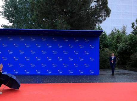 Erdoğan’ın da katıldığı Tiran’daki zirveye damga vuran görüntü!