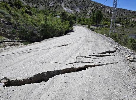 Erzurum’da toprak kayması sonrası jeoteknik çalışmalara başlandı
