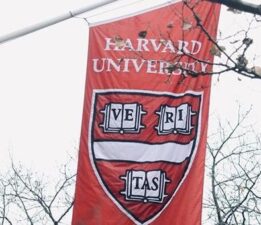 Eski Harvard rektöründen, ‘ABD’nin temel ilkelerine yönelik tehditlere karşı ses çıkarma’ çağrısı