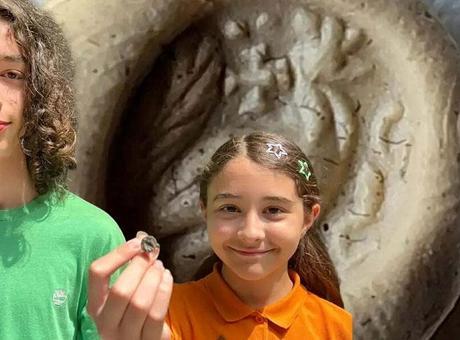 Evlerinin yakınında ilginç nesne ile karşılaştılar! İki kardeşin inanılmaz hikayesi