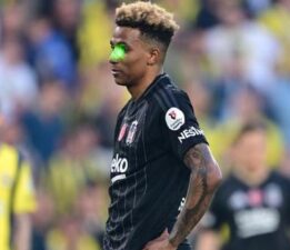 Fenerbahçe-Beşiktaş derbisinde lazer tutan taraftar gözaltına alındı